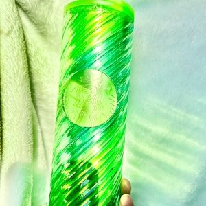 Starbucks Winter Holiday Green Ribbon Spiral Textured 16 Oz Tumbler New